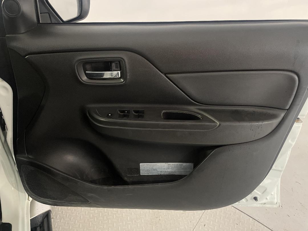 Photo '15' of Mitsubishi Triton