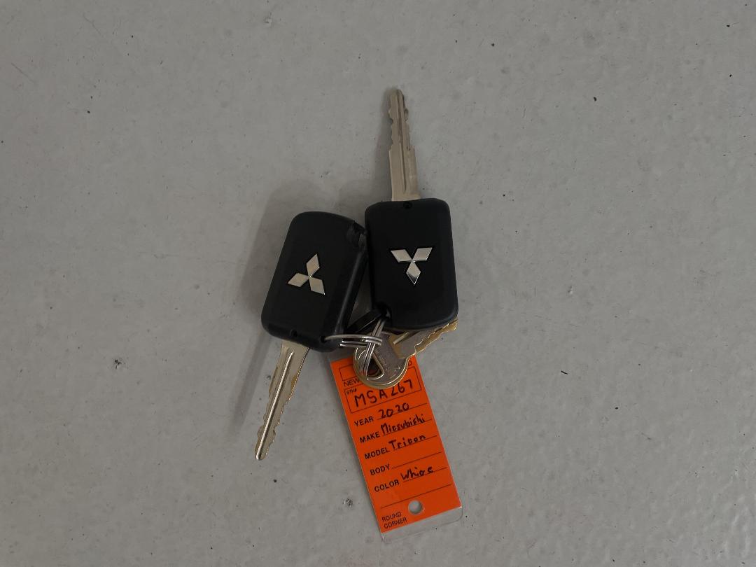 Photo '22' of Mitsubishi Triton