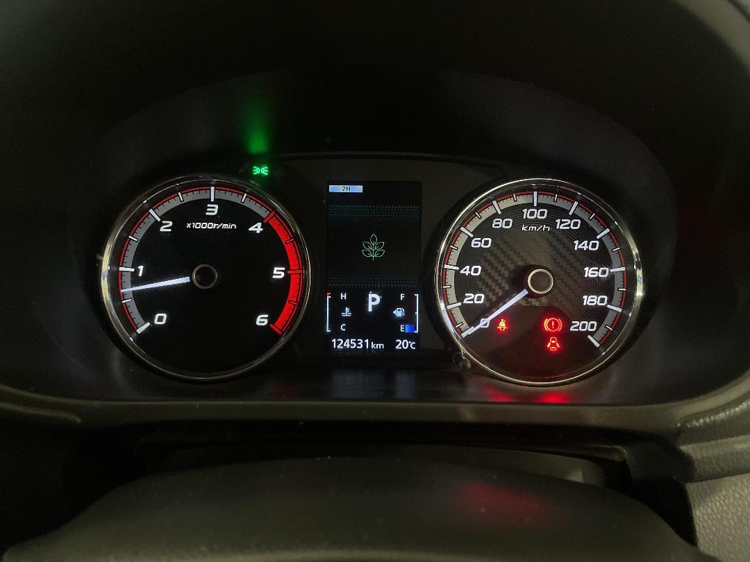 Photo '21' of Mitsubishi Triton