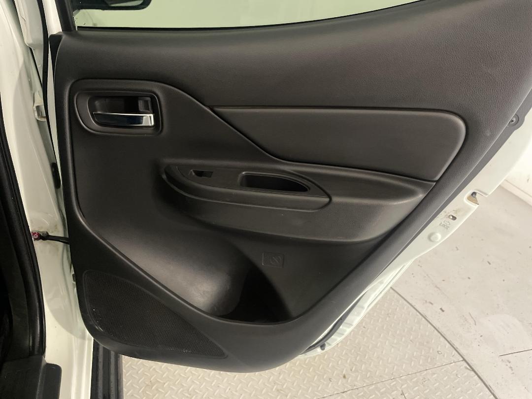 Photo '19' of Mitsubishi Triton