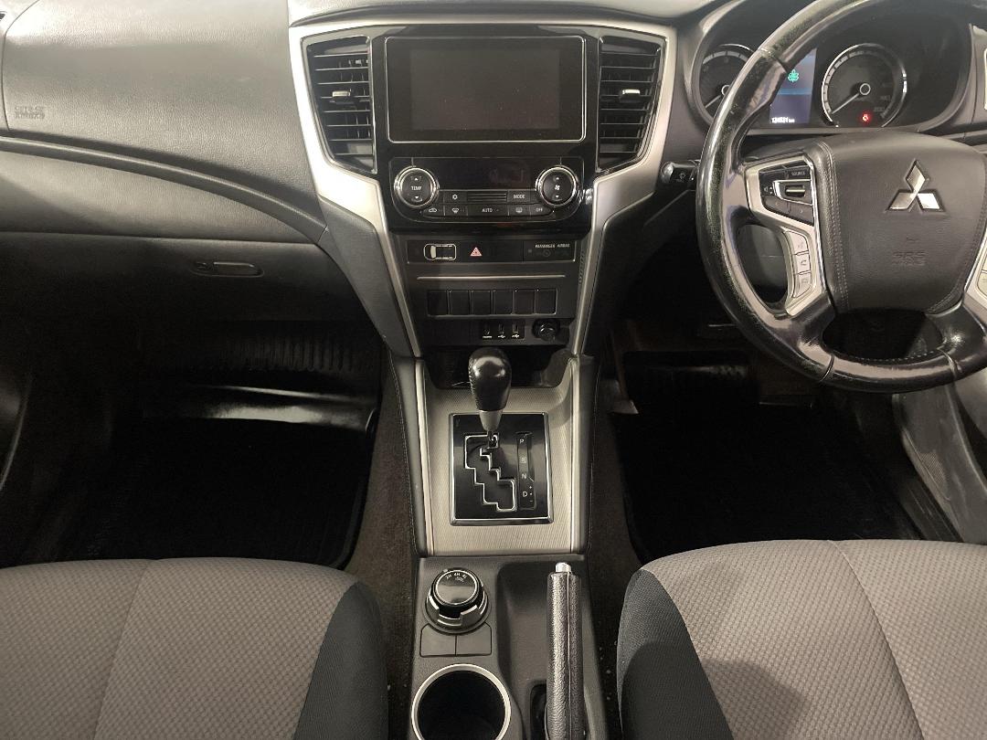 Photo '18' of Mitsubishi Triton