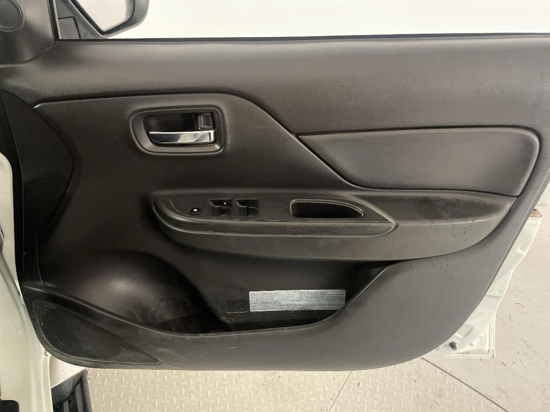 Photo '24' of Mitsubishi Triton