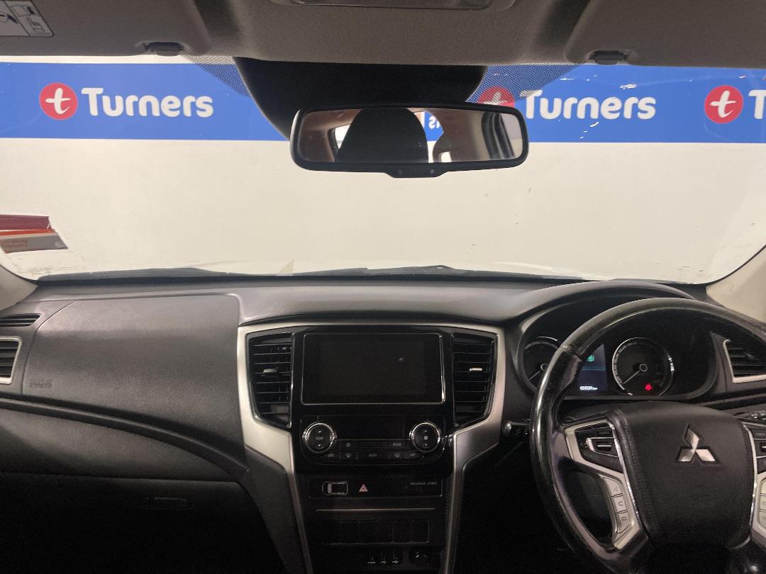 Photo '17' of Mitsubishi Triton