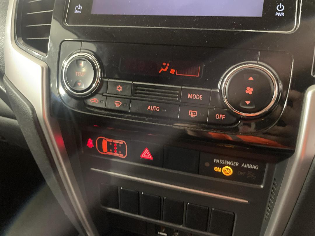 Photo '32' of Mitsubishi Triton