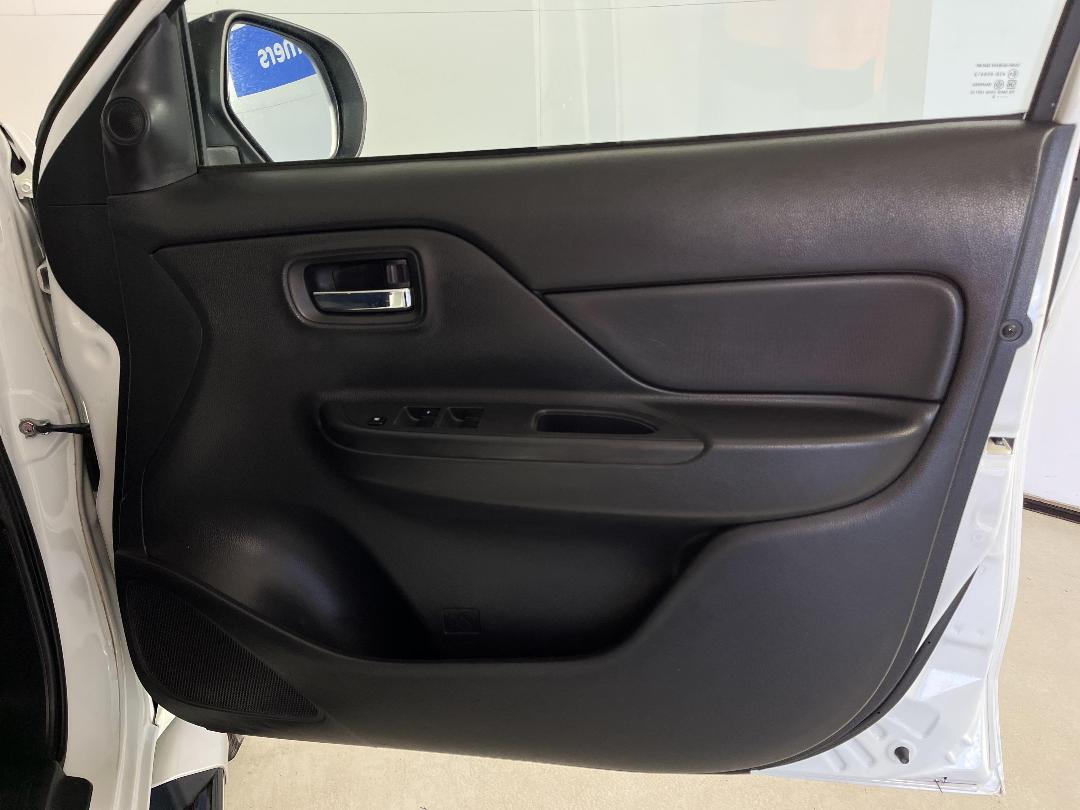 Photo '15' of Mitsubishi Triton Photo '15' of Mitsubishi Triton