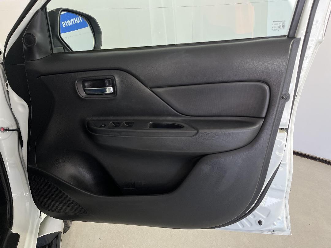 Photo '15' of Mitsubishi Triton Photo '15' of Mitsubishi Triton