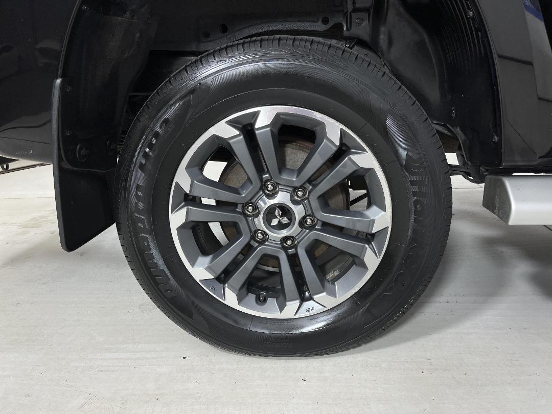 Photo '12' of Mitsubishi Triton