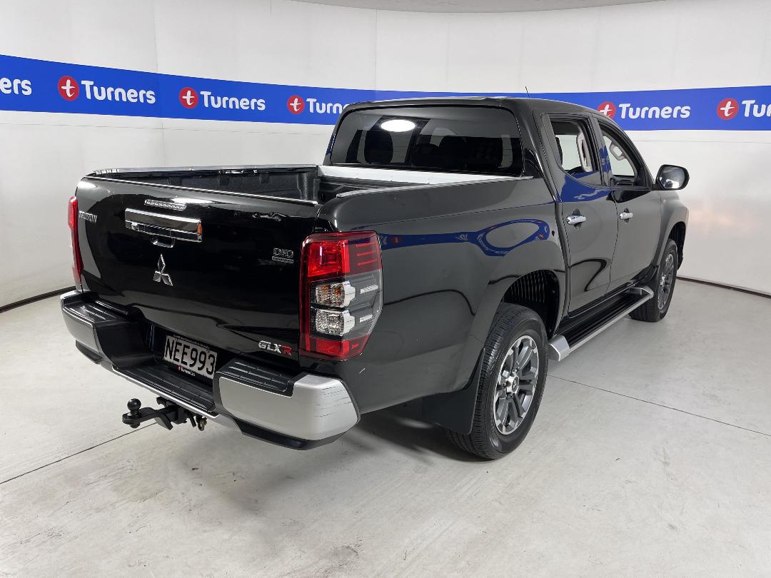 Photo '7' of Mitsubishi Triton