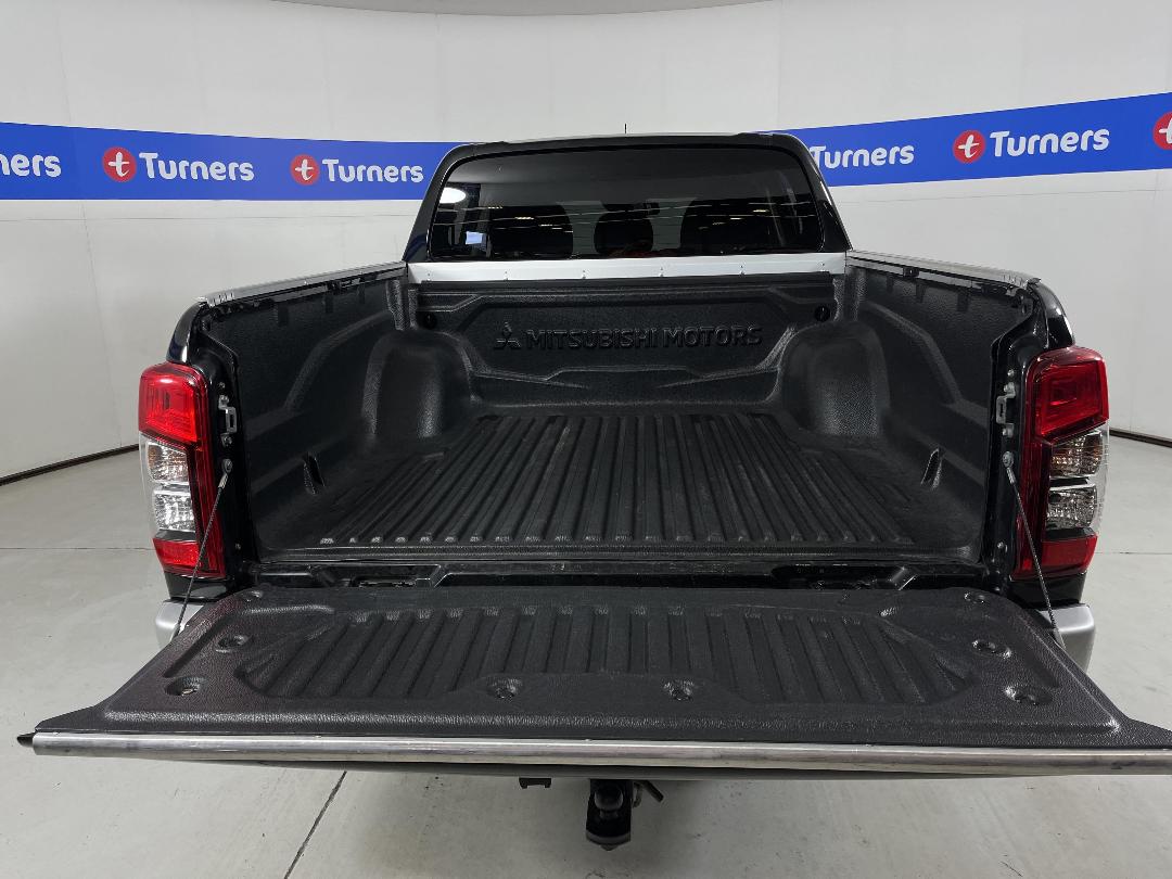 Photo '14' of Mitsubishi Triton