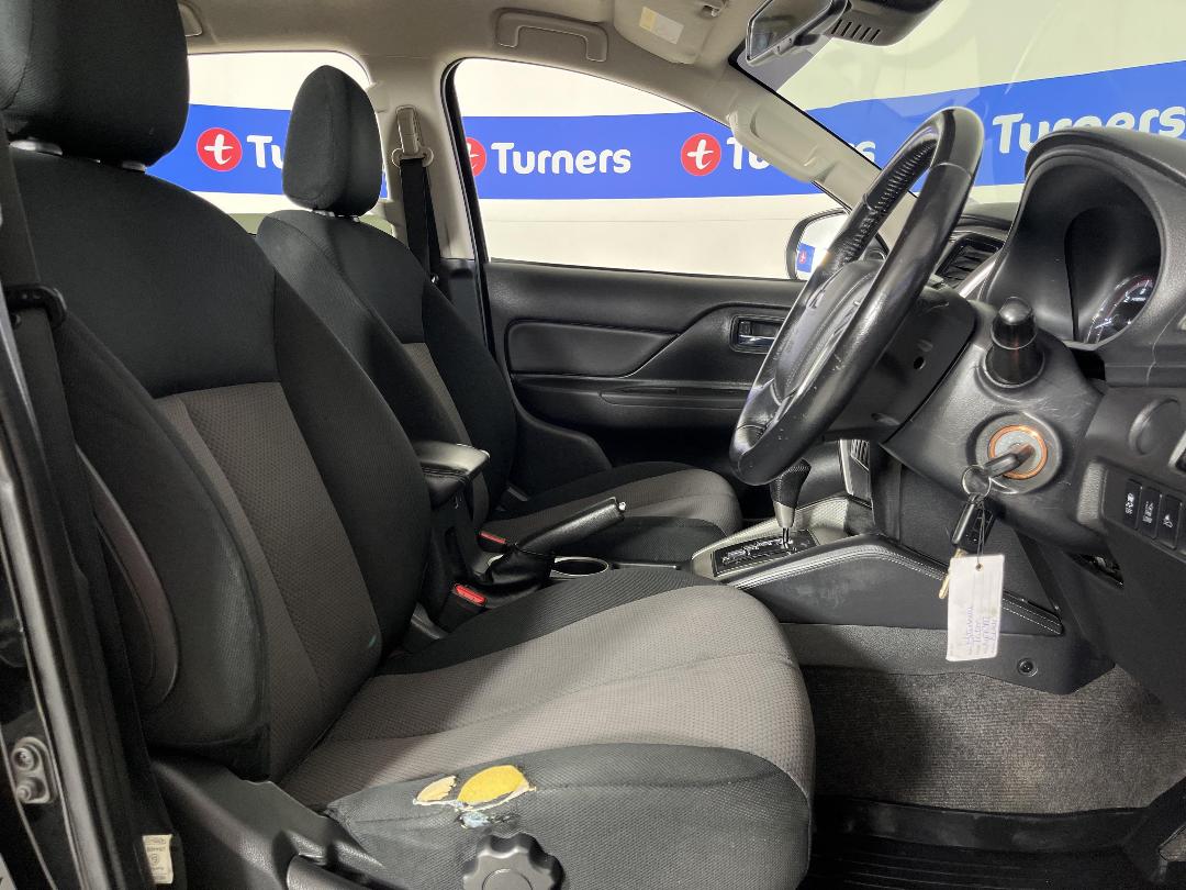 Photo '16' of Mitsubishi Triton