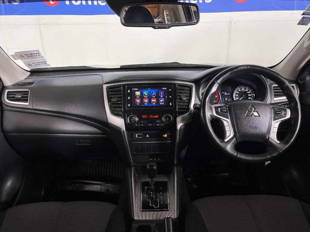 Photo '17' of Mitsubishi Triton