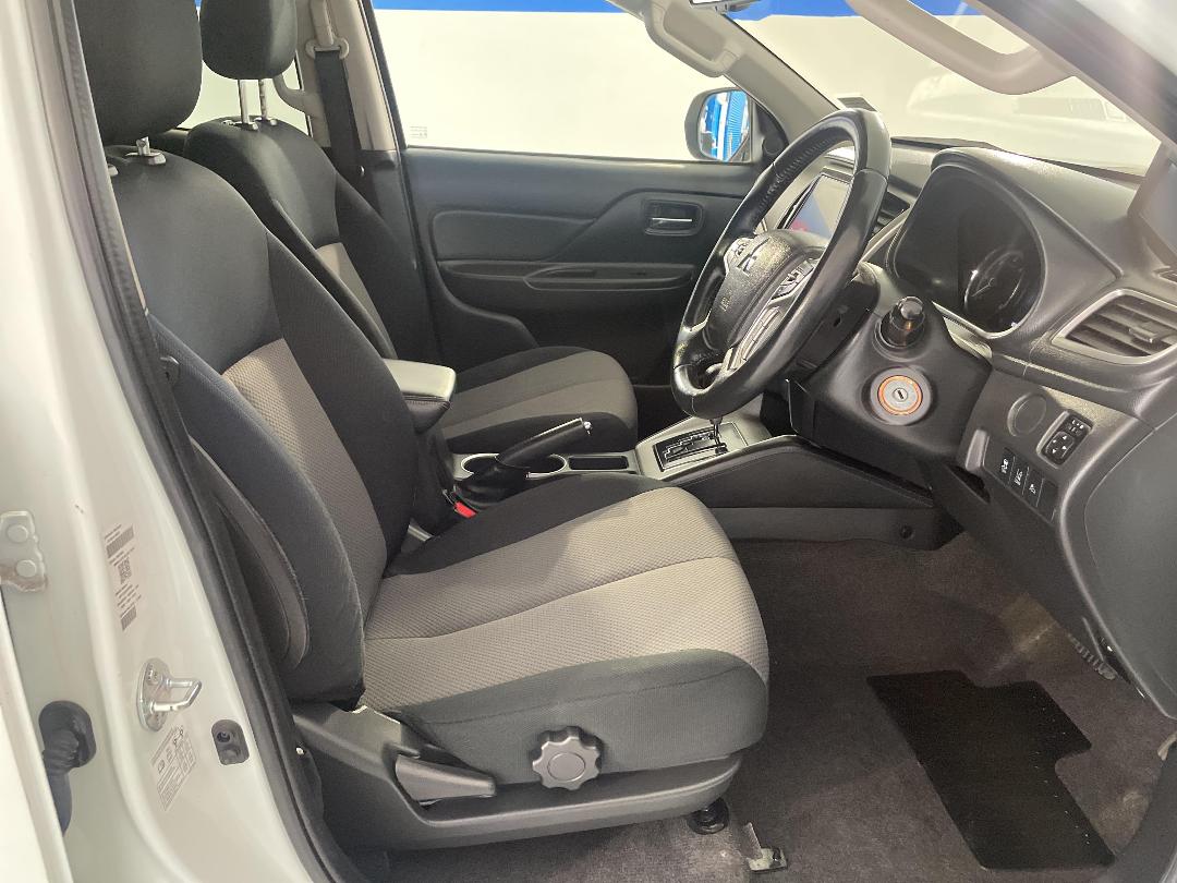 Photo '16' of Mitsubishi Triton Photo '16' of Mitsubishi Triton