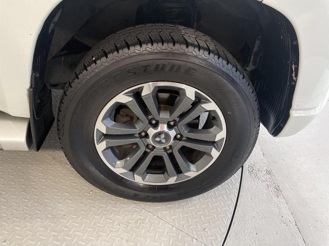 Photo '9' of Mitsubishi Triton