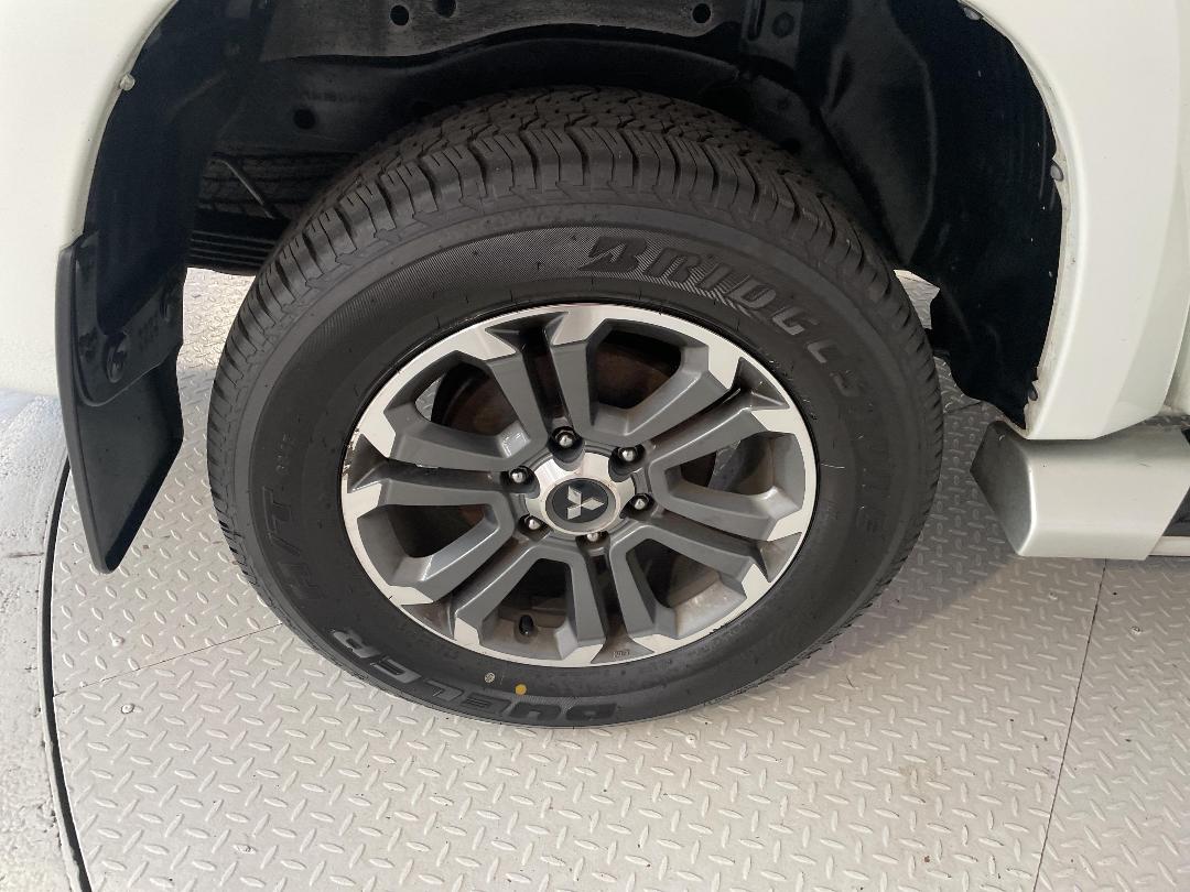 Photo '12' of Mitsubishi Triton