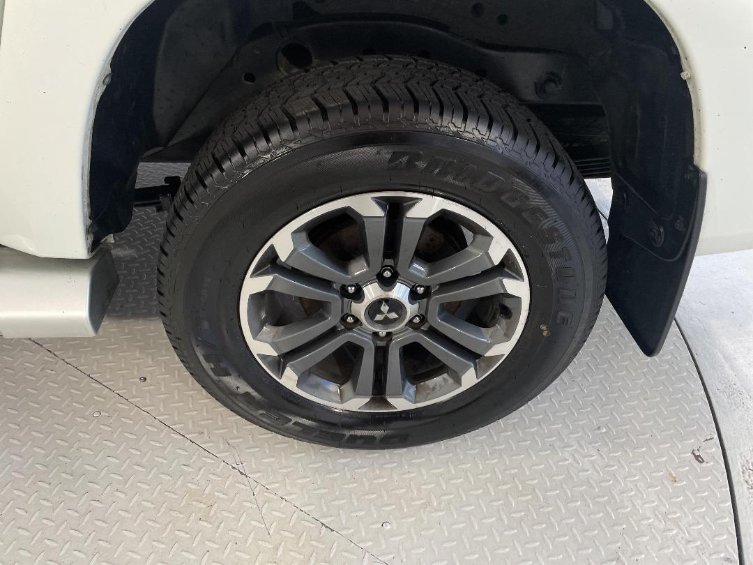 Photo '11' of Mitsubishi Triton