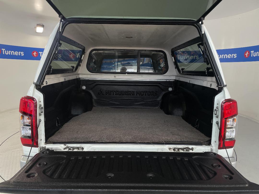 Photo '14' of Mitsubishi Triton