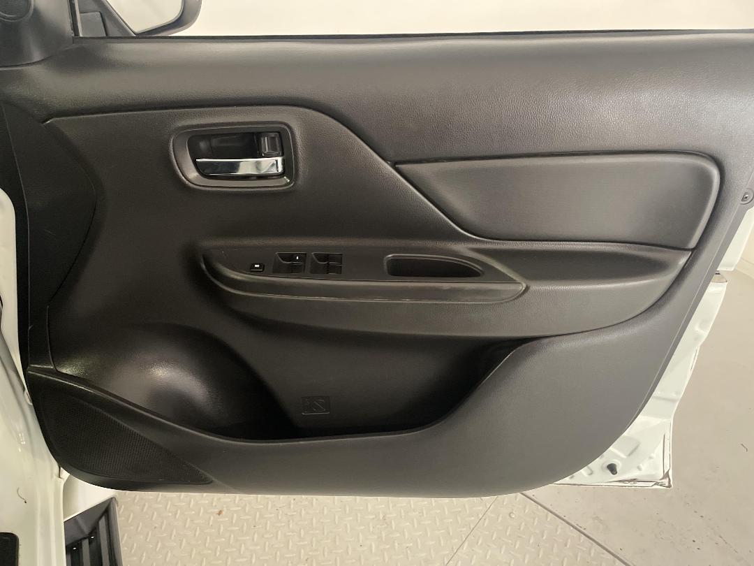 Photo '15' of Mitsubishi Triton