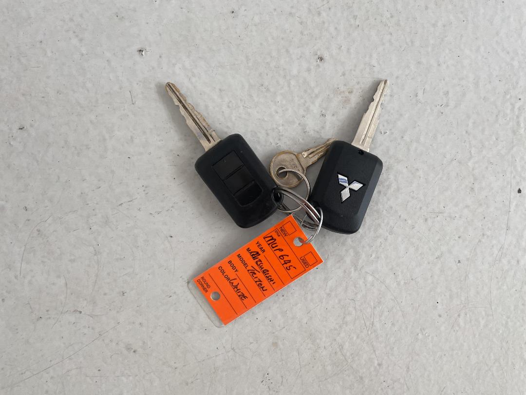 Photo '22' of Mitsubishi Triton