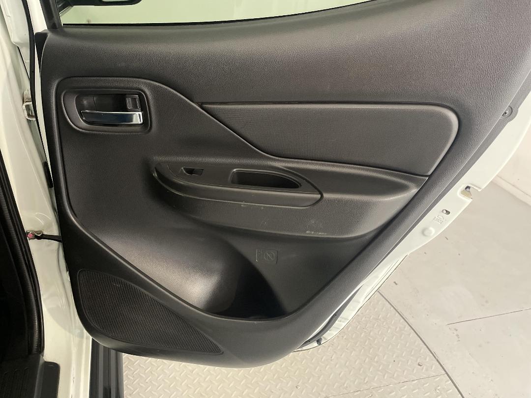 Photo '19' of Mitsubishi Triton