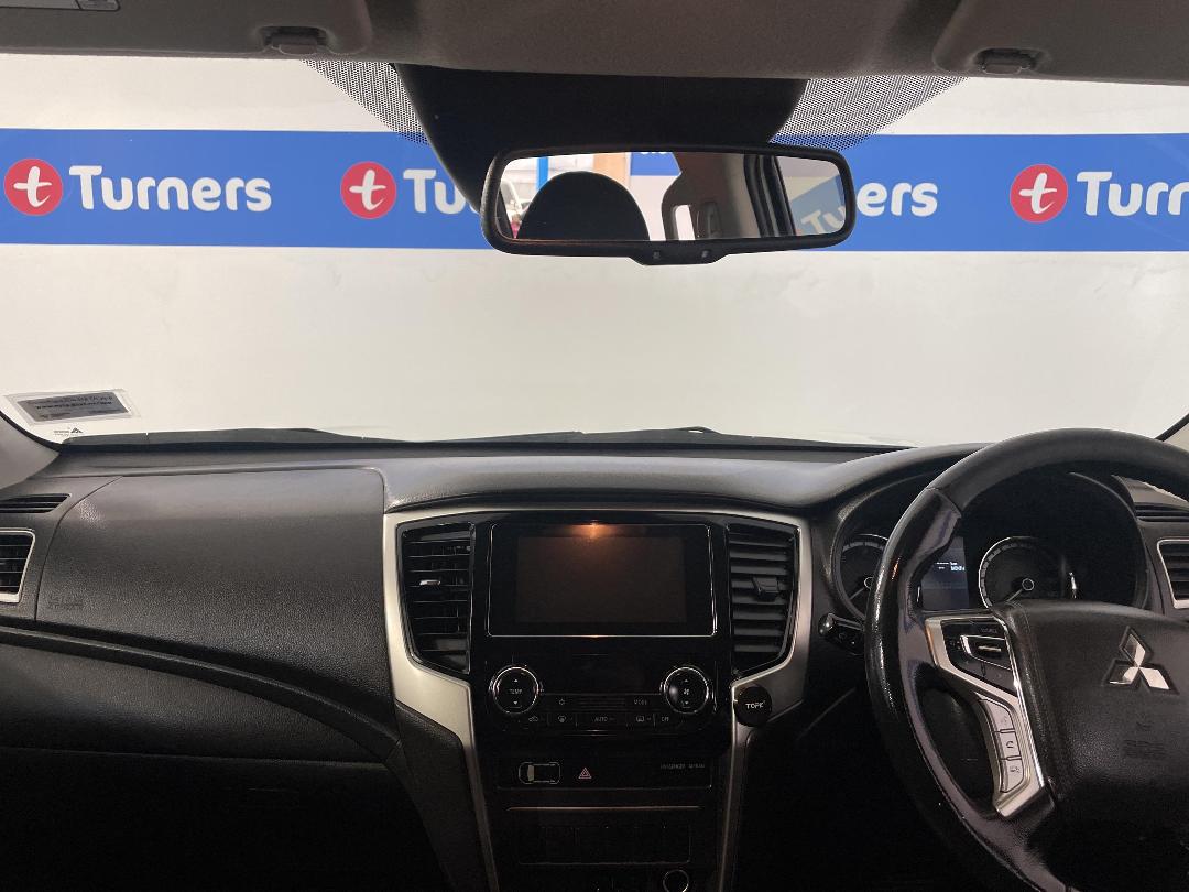 Photo '17' of Mitsubishi Triton