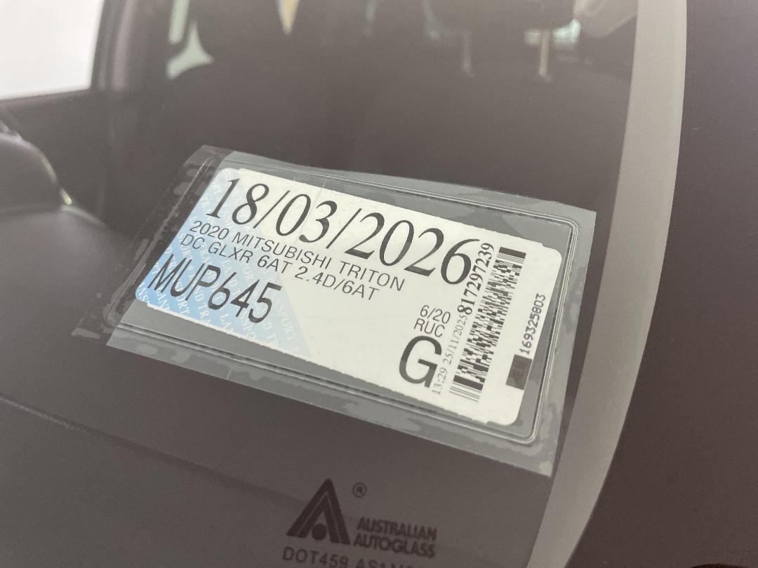 Photo '35' of Mitsubishi Triton