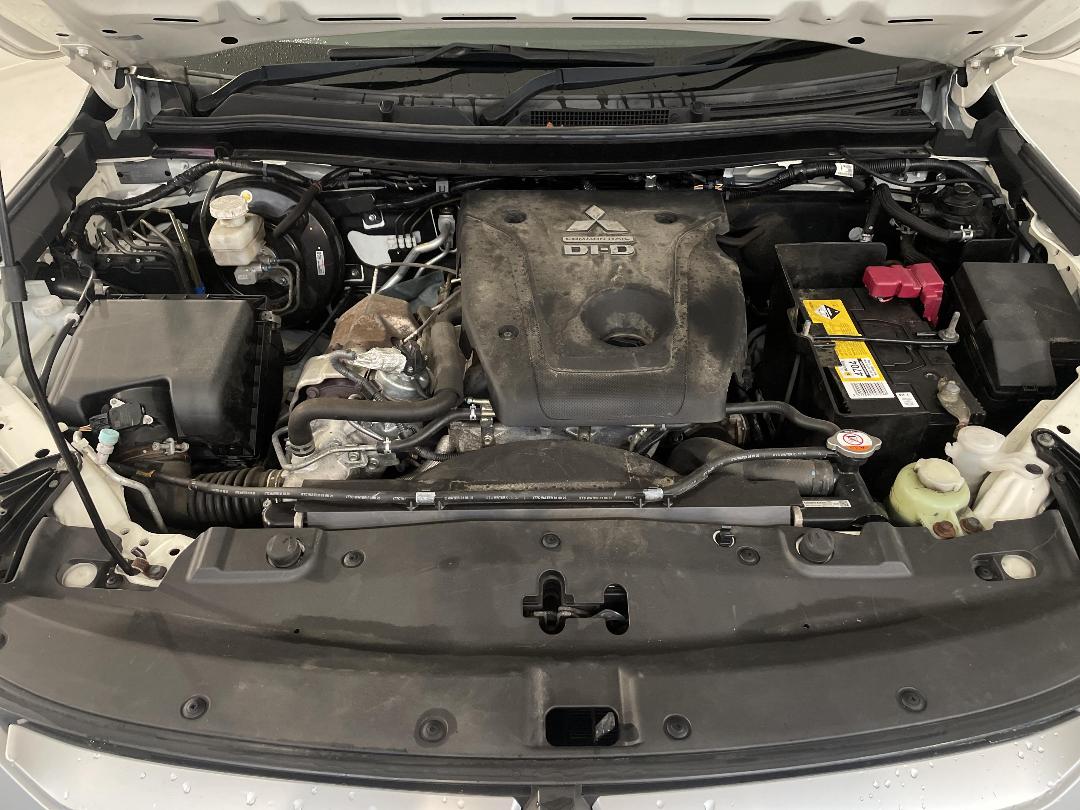 Photo '13' of Mitsubishi Triton