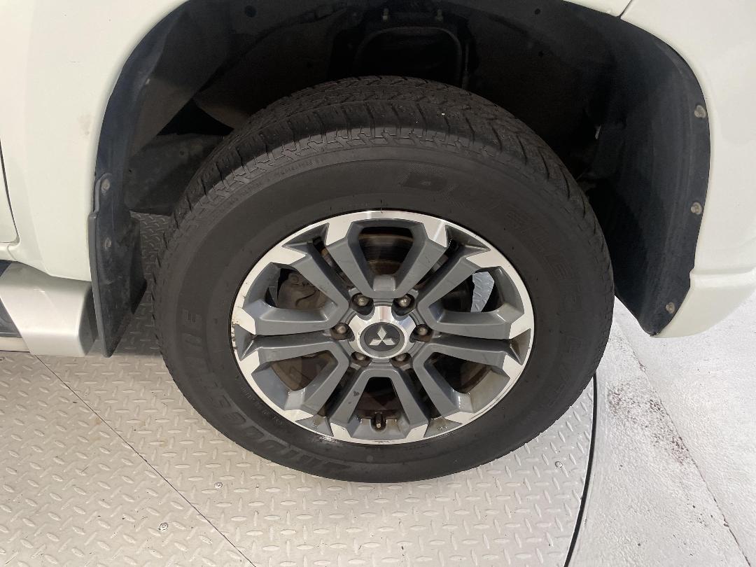 Photo '9' of Mitsubishi Triton