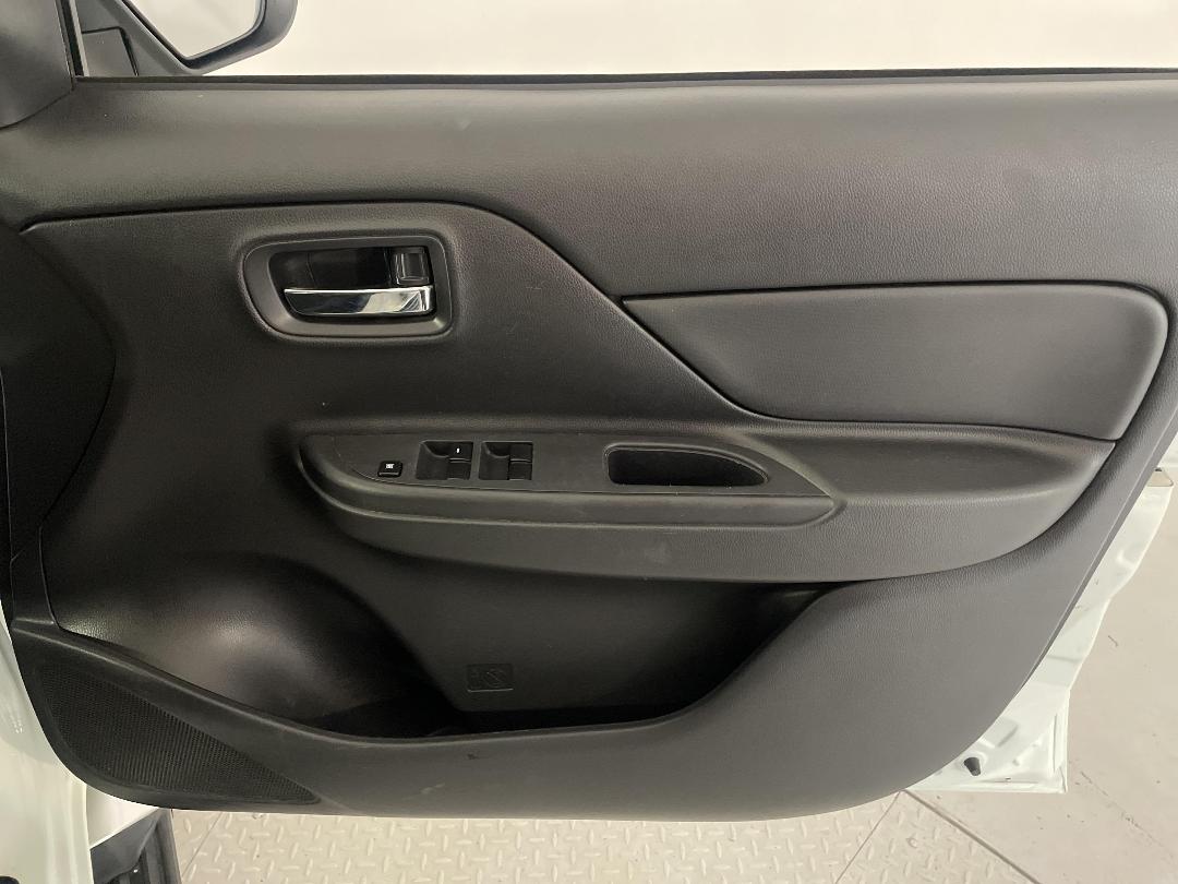 Photo '15' of Mitsubishi Triton