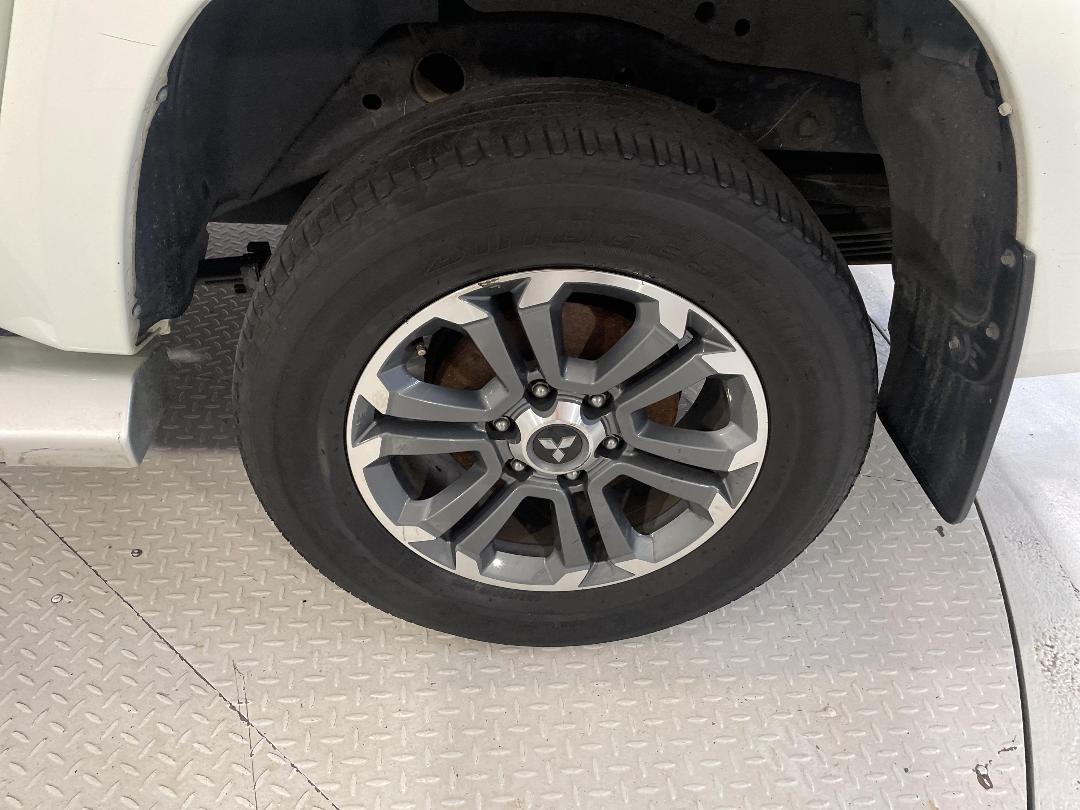 Photo '11' of Mitsubishi Triton