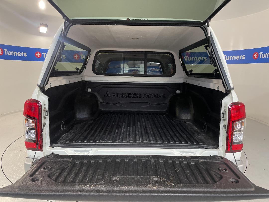 Photo '14' of Mitsubishi Triton