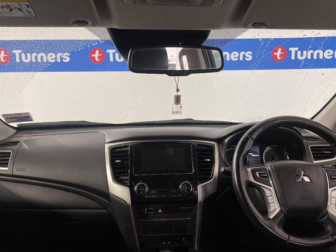 Photo '17' of Mitsubishi Triton