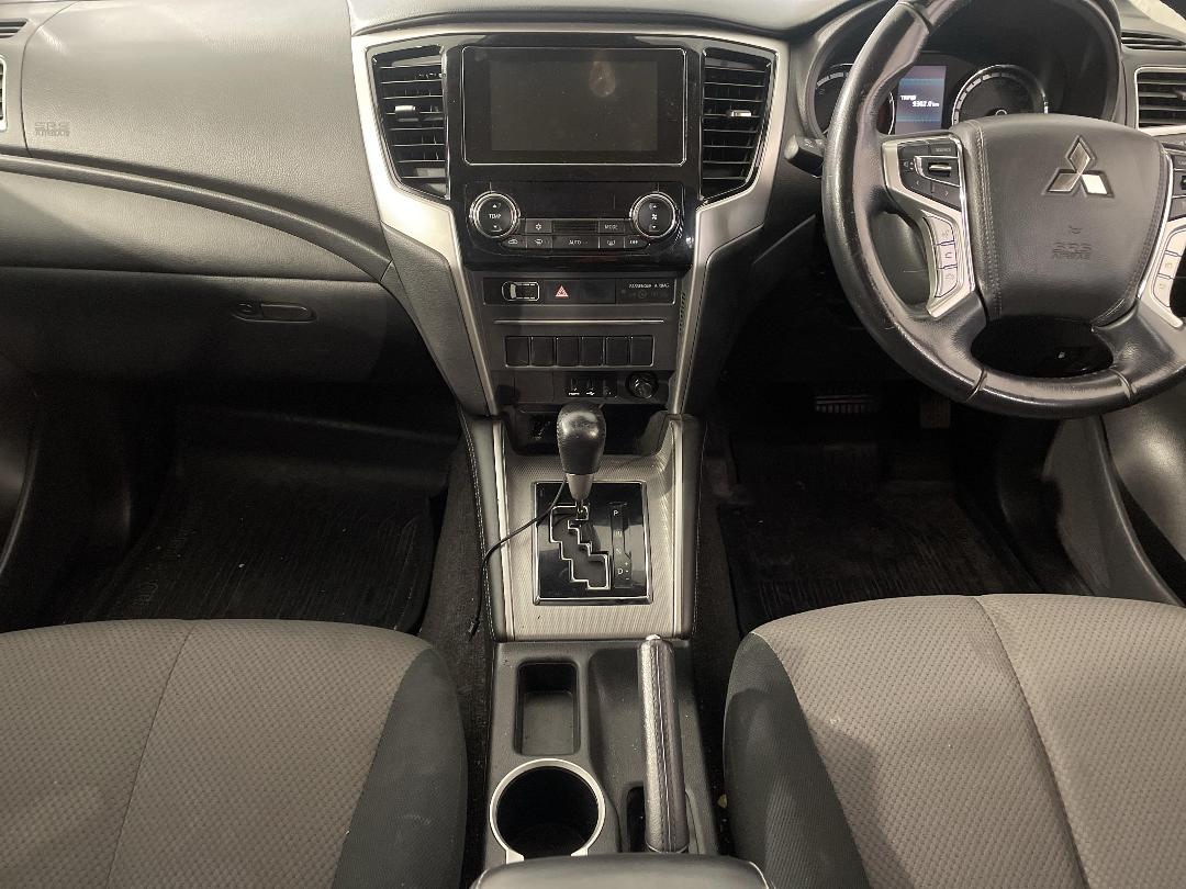 Photo '18' of Mitsubishi Triton