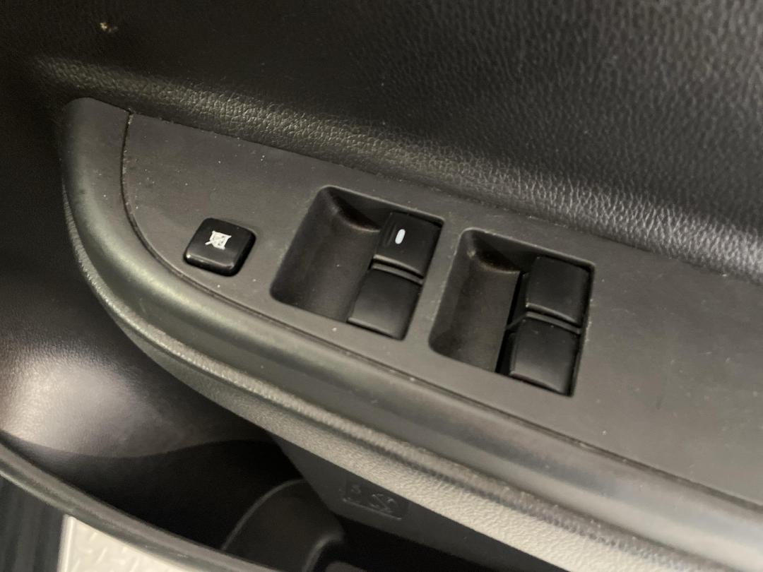 Photo '24' of Mitsubishi Triton