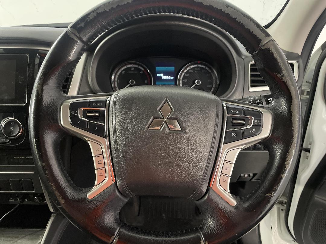 Photo '28' of Mitsubishi Triton