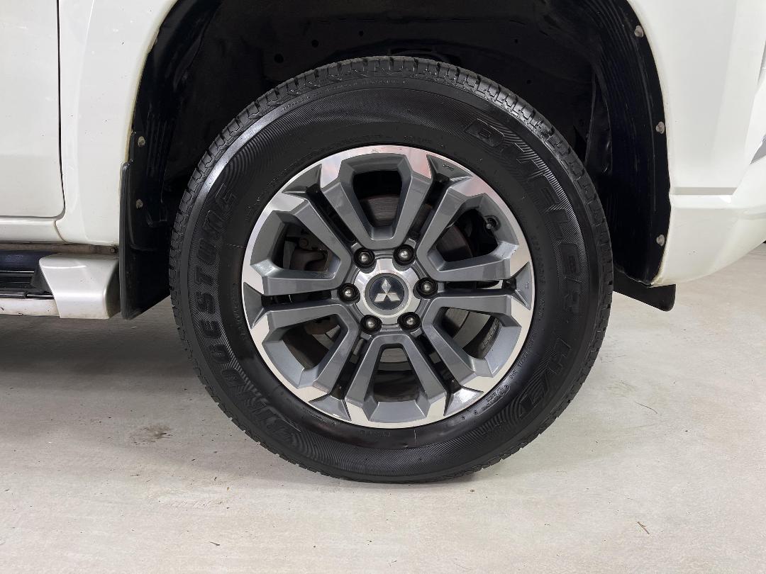 Photo '9' of Mitsubishi Triton