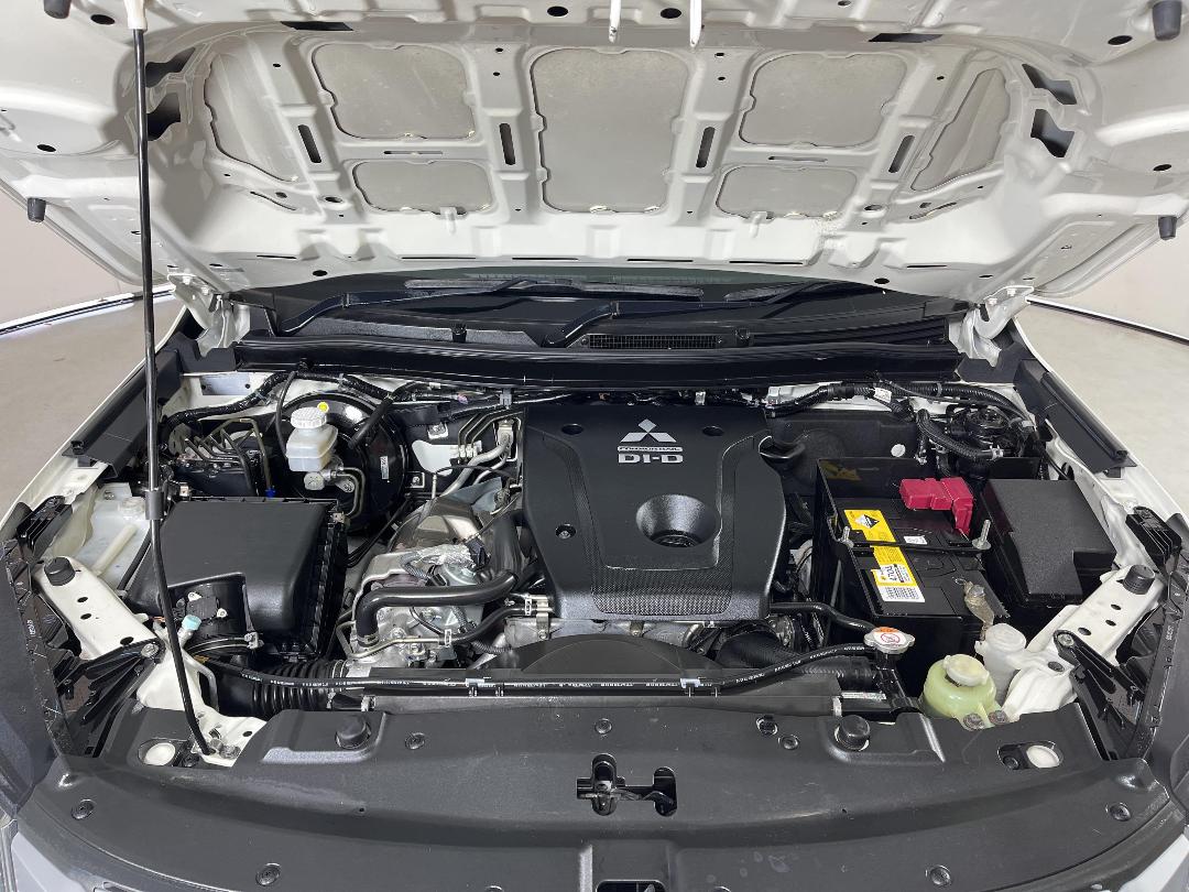 Photo '13' of Mitsubishi Triton