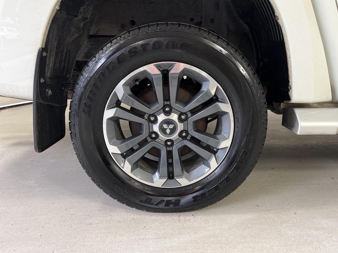 Photo '12' of Mitsubishi Triton