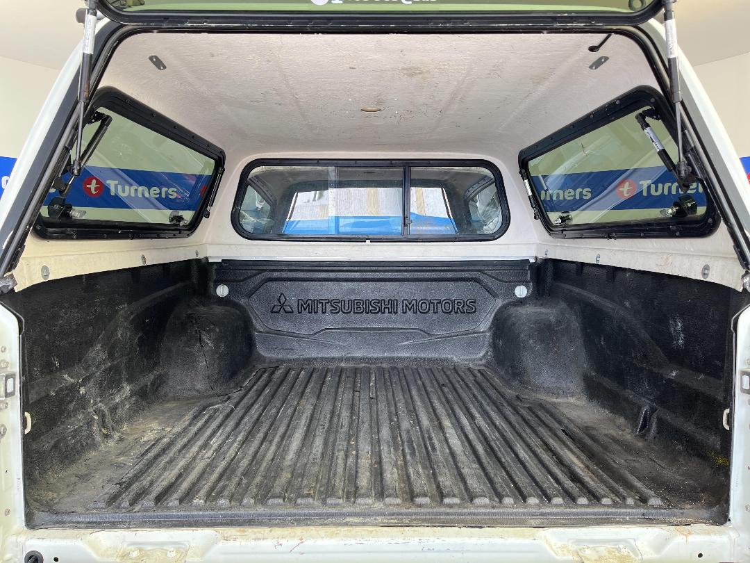 Photo '14' of Mitsubishi Triton