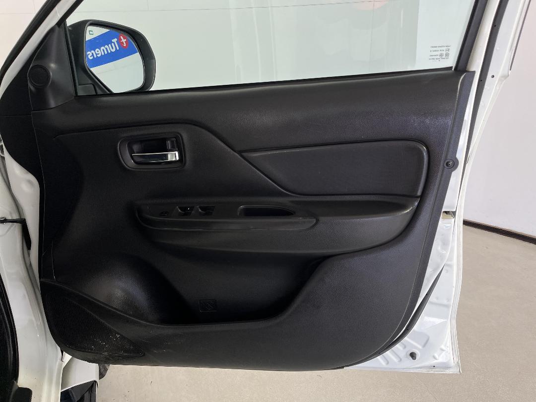 Photo '15' of Mitsubishi Triton