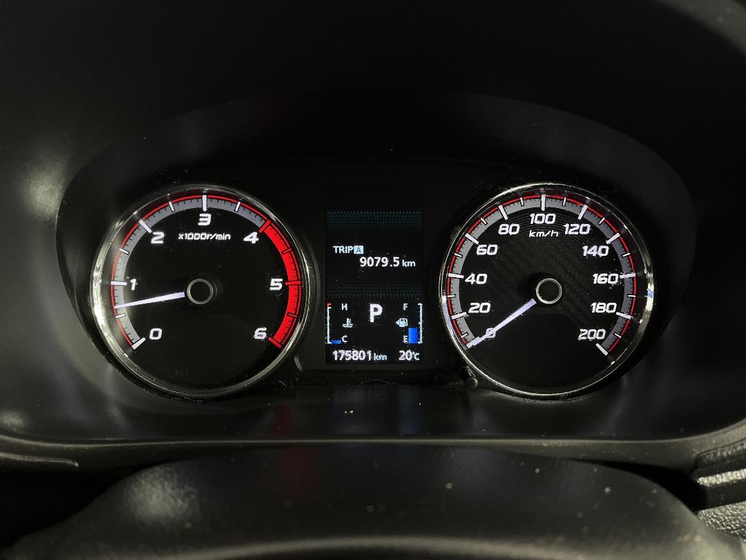 Photo '21' of Mitsubishi Triton