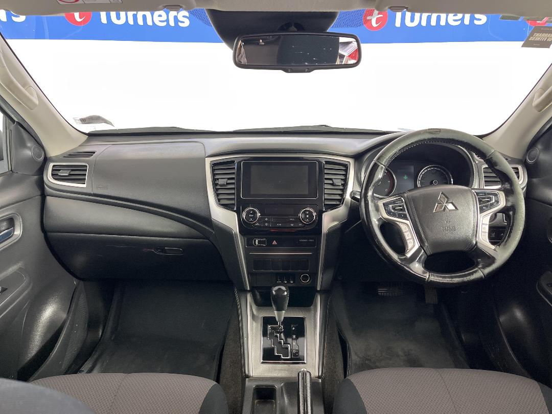 Photo '17' of Mitsubishi Triton