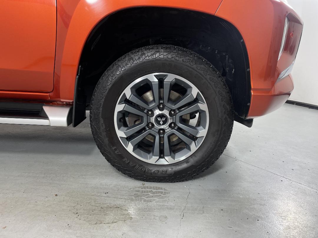 Photo '9' of Mitsubishi Triton