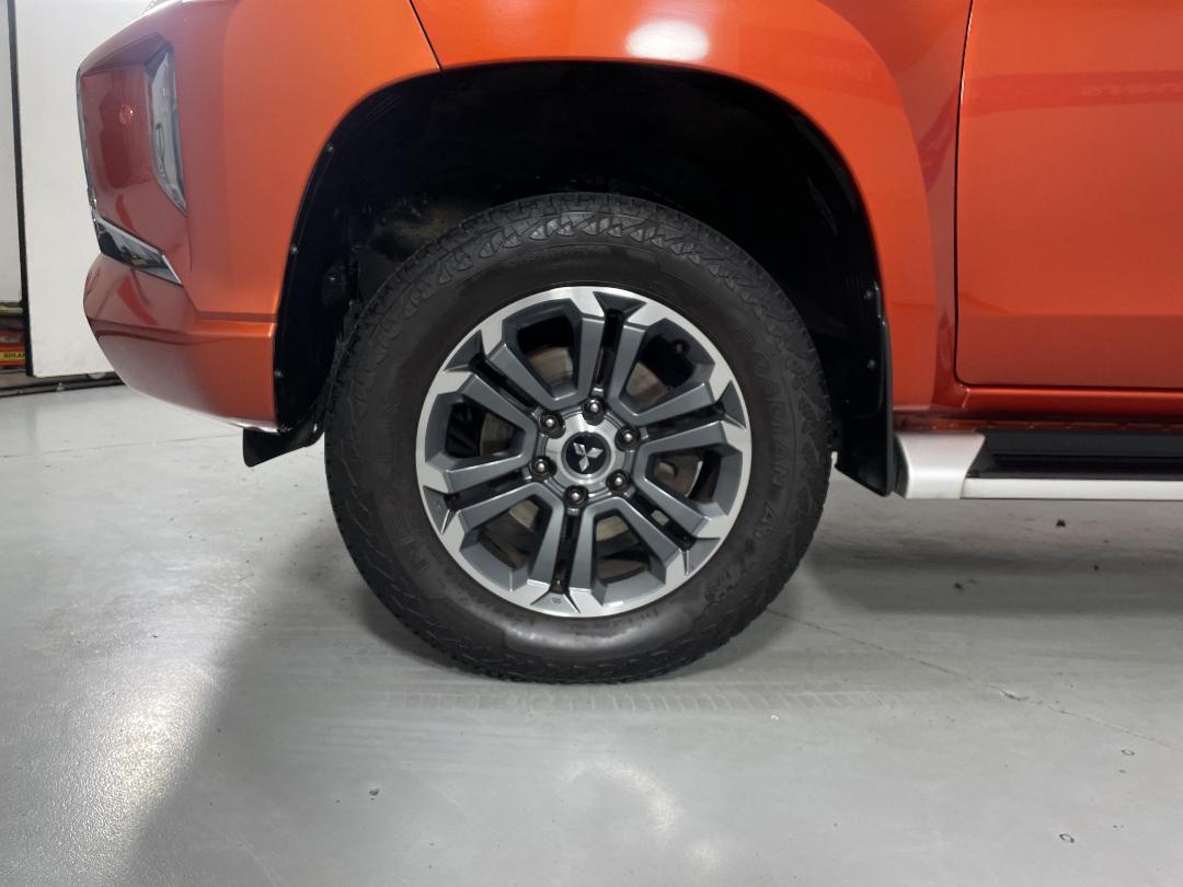 Photo '10' of Mitsubishi Triton