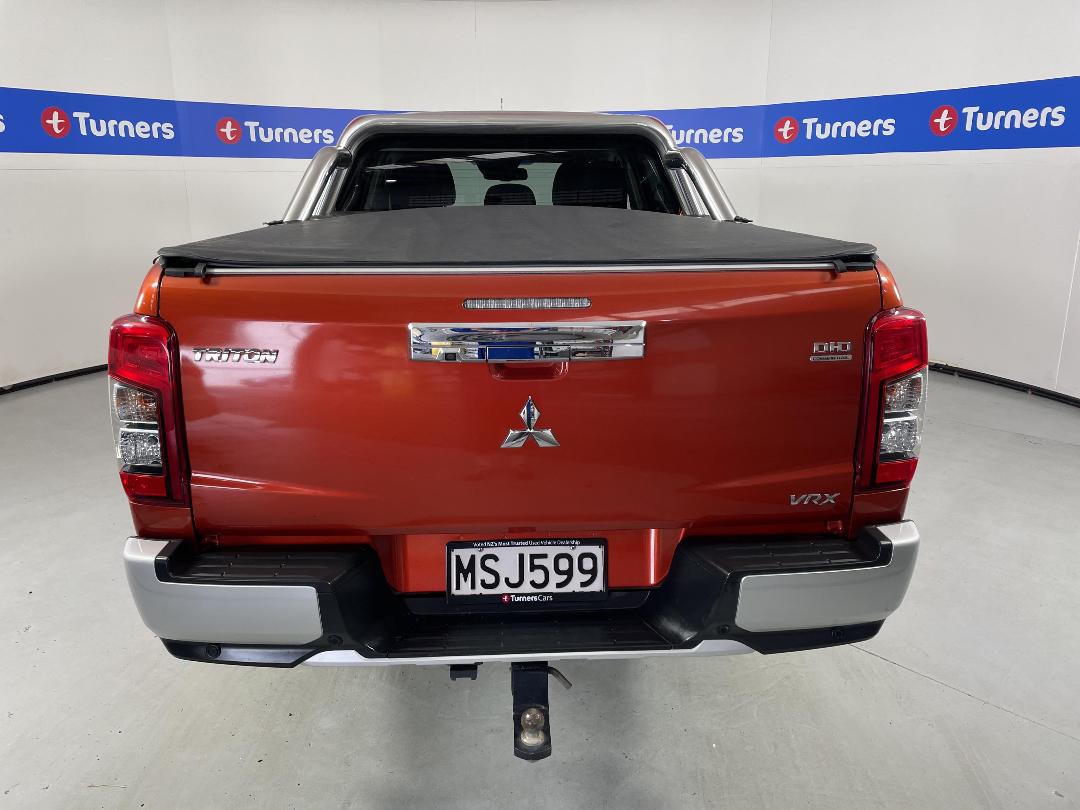 Photo '6' of Mitsubishi Triton
