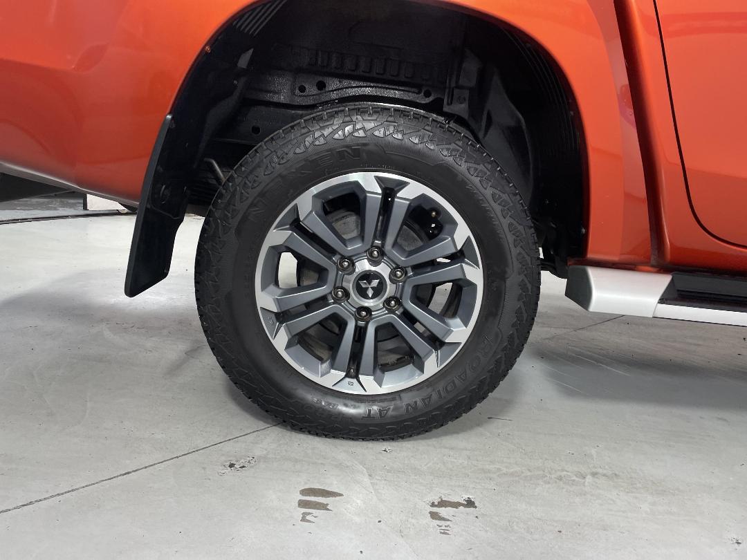 Photo '12' of Mitsubishi Triton