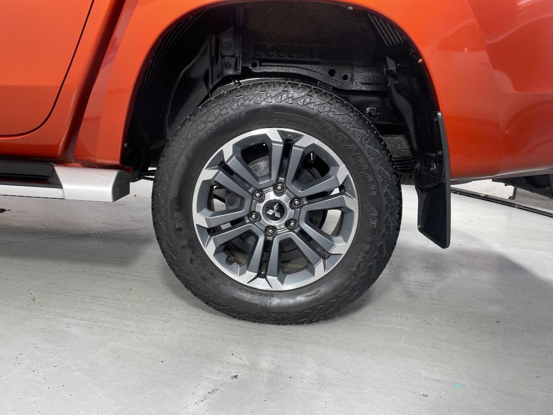 Photo '11' of Mitsubishi Triton