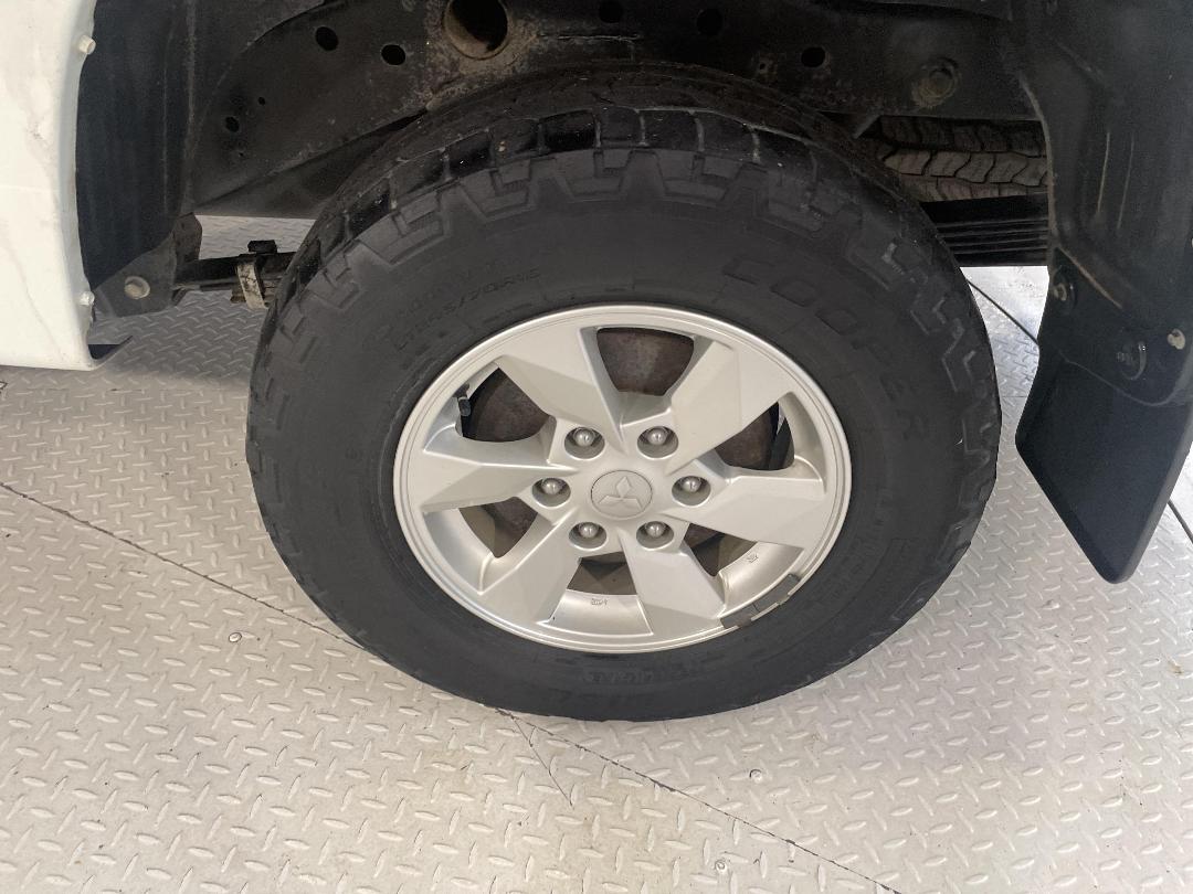 Photo '11' of Mitsubishi Triton