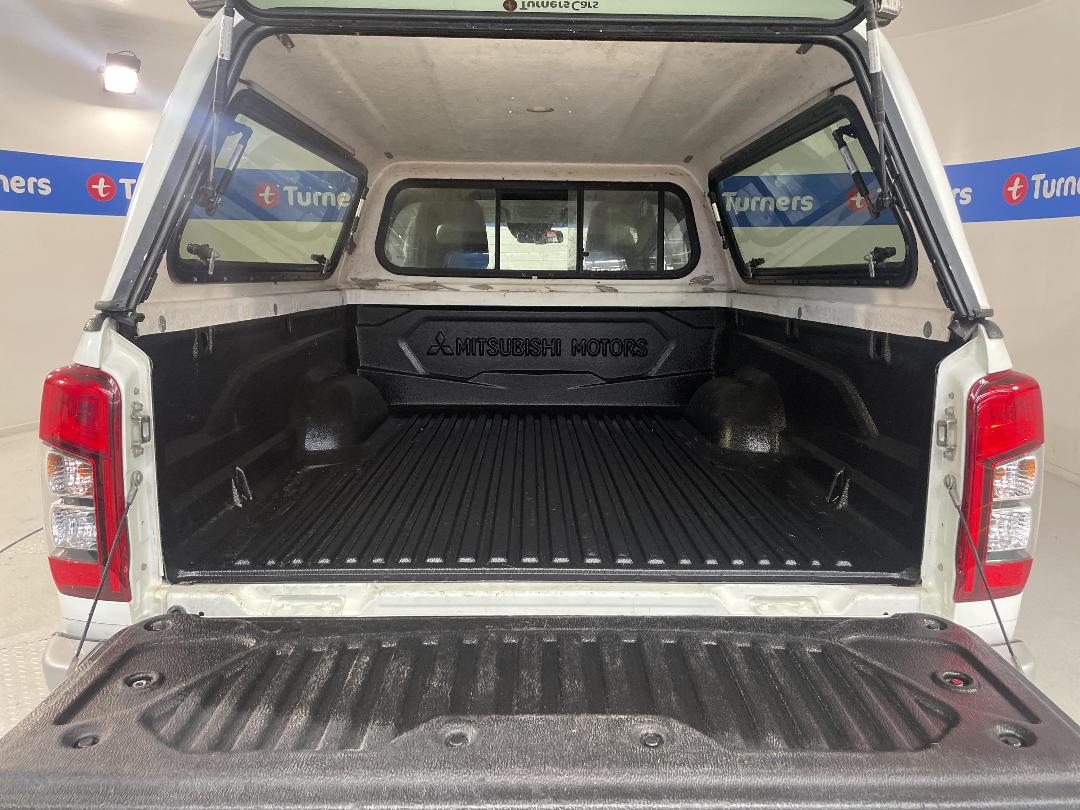 Photo '14' of Mitsubishi Triton