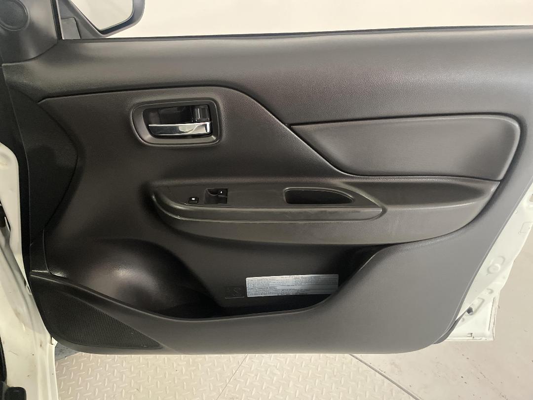 Photo '15' of Mitsubishi Triton