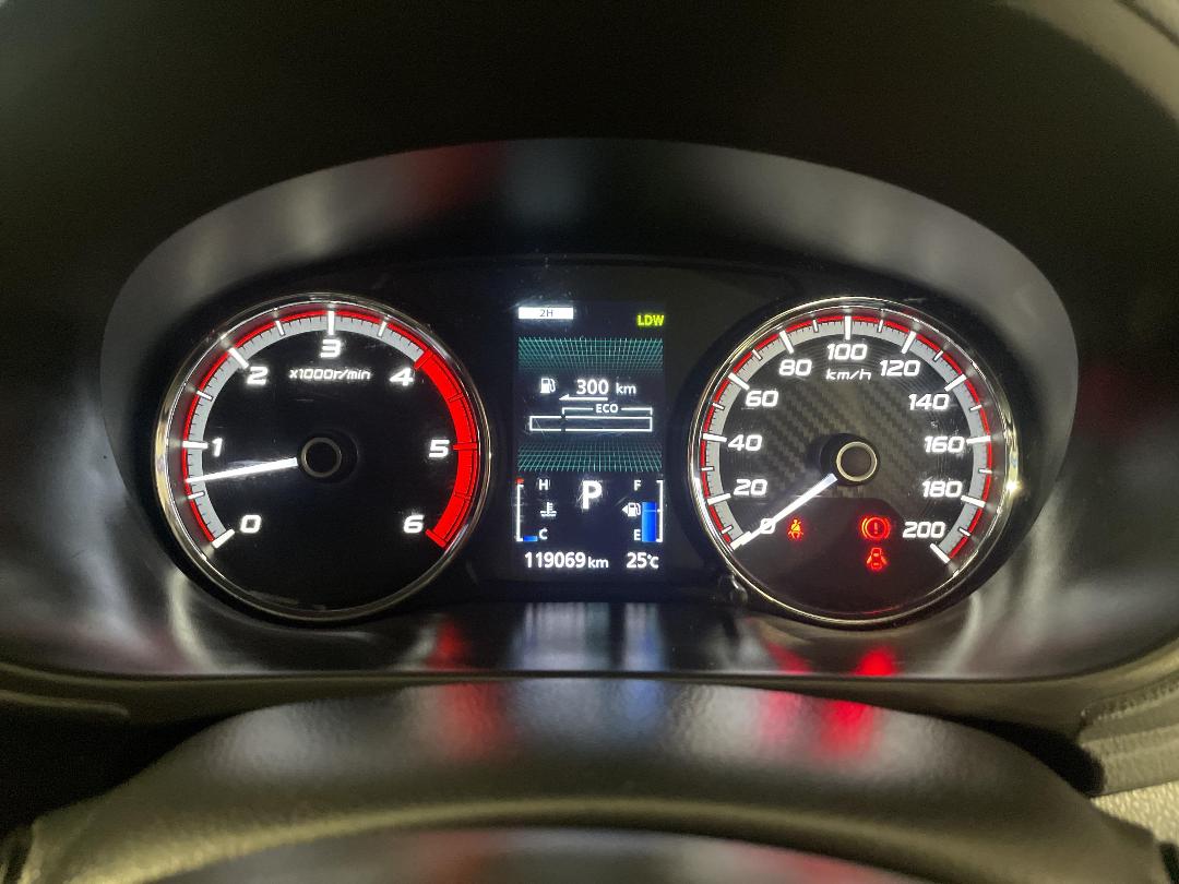 Photo '21' of Mitsubishi Triton